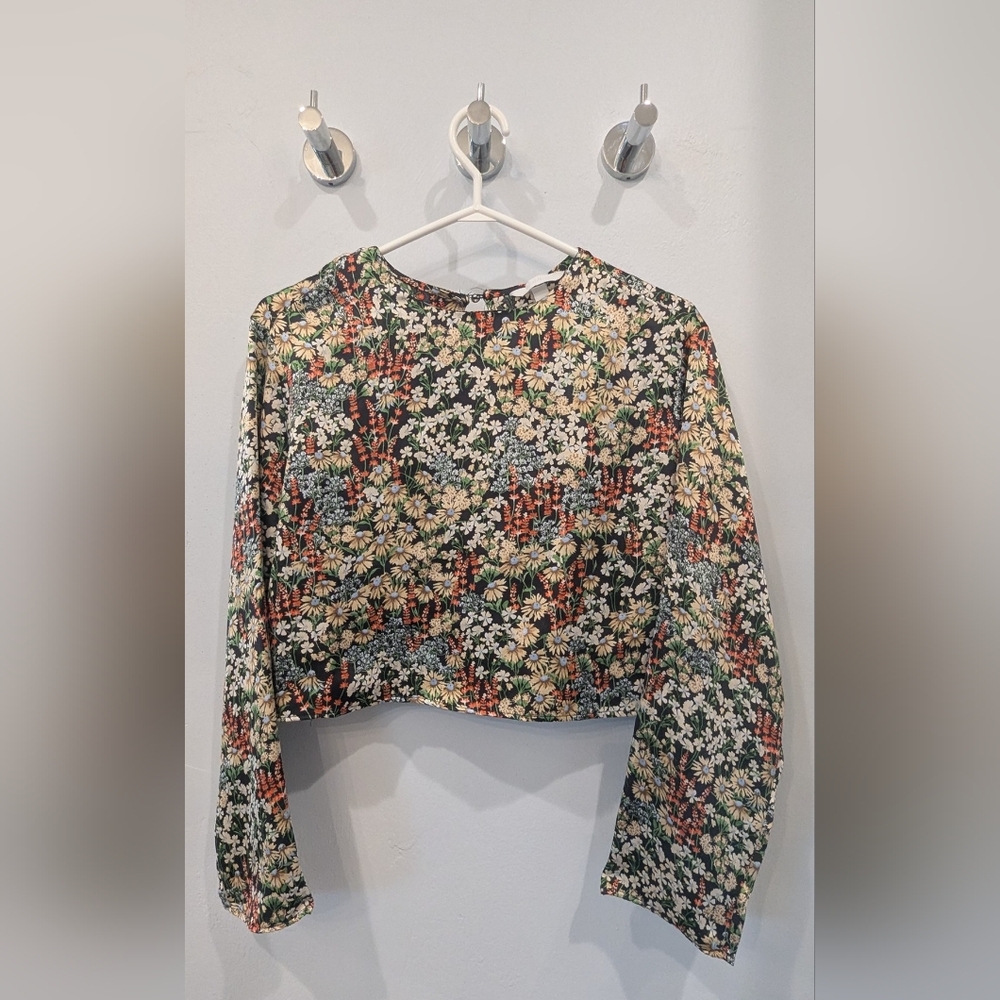 H&M Cream and Black Floral Boxy Crop Blouse